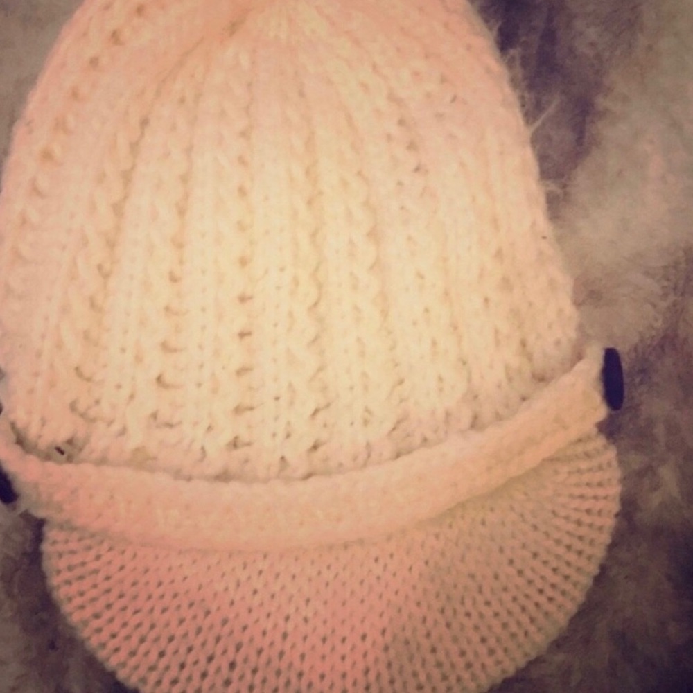 NWOT cream warm Fossil Hat